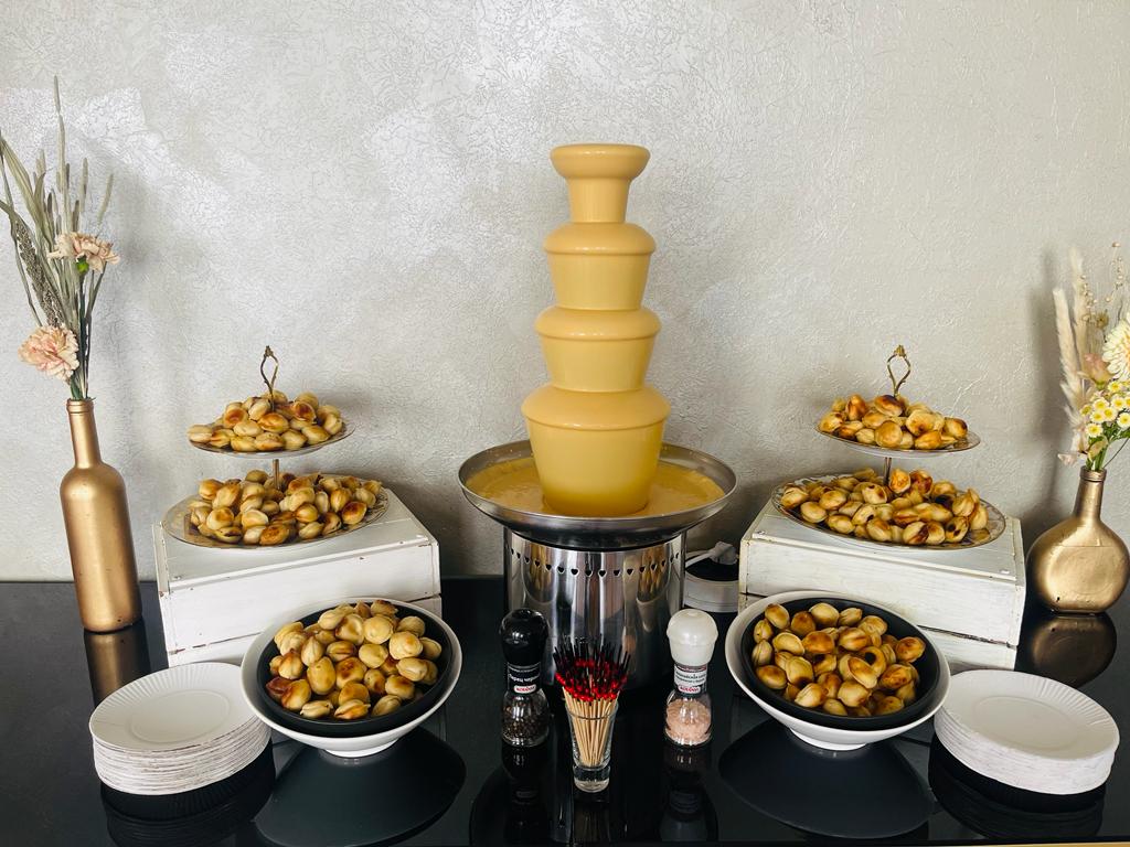 Сырный соус с жаренными пельменями 